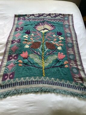 Visnaya Embroidered Floral Throw Blanket
